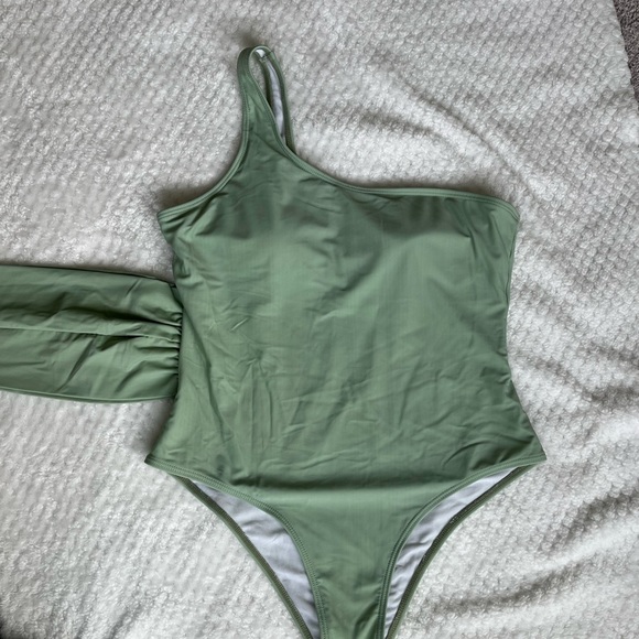 Sage green one-shoulder swimsuit - Picture 5 of 6